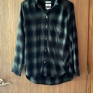 American Eagle Outfitters Dark Plaid Button Down Shirt